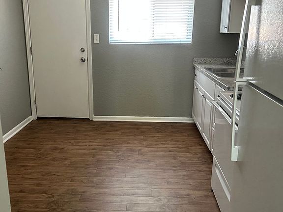 3rd image of 1052 Forest Ct APT 16