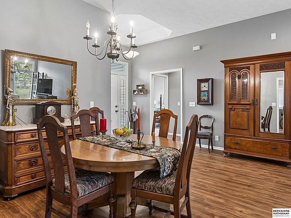 4th image of 16009 Hanover Cir