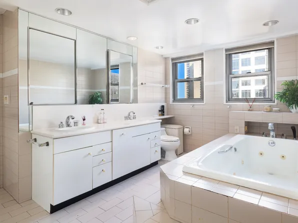 360 East 72nd Street image 12 of 16