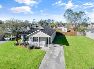 23547 Country Manor Ave, Denham Springs, LA 70726
