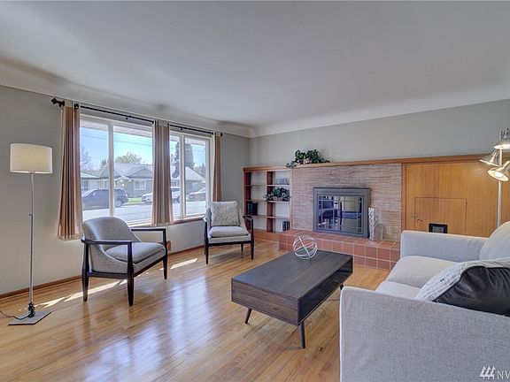 You'll enjoy this spacious living room!