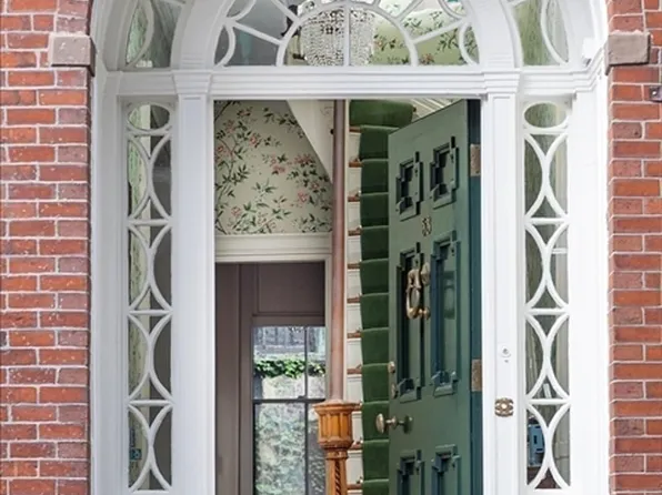 53 Chestnut St, Boston, MA 02108