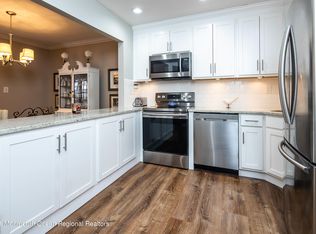 37 Lexington Ct, Red Bank, NJ 07701