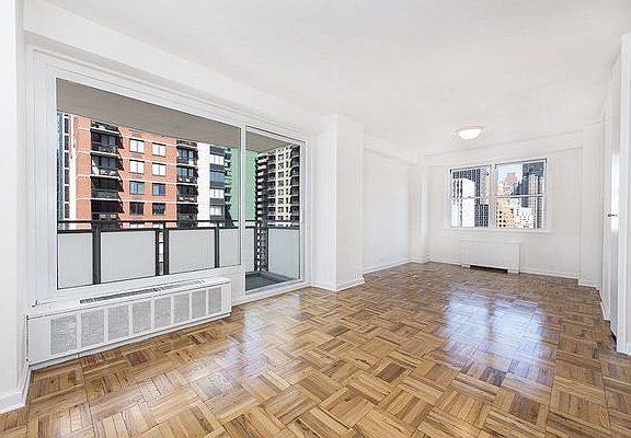 4th image of 300 E 40th St APT 20T
