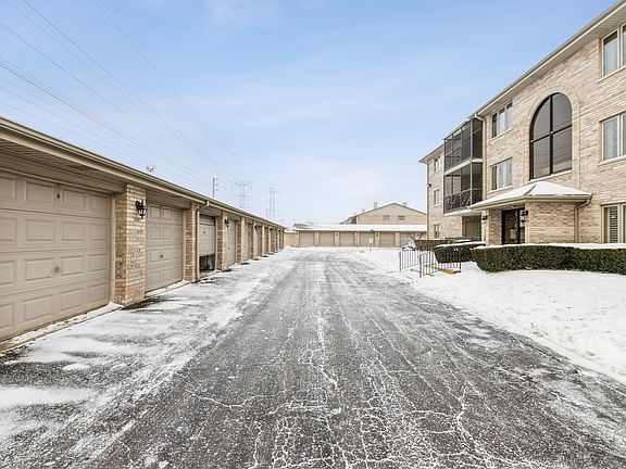 2nd image of 5117 139th Pl Unit 511