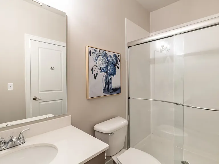 Barrington Square Luxury Apartments — Photo 44