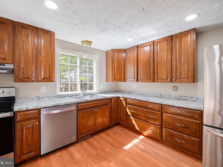 1103 Burwick Dr — Photo 38