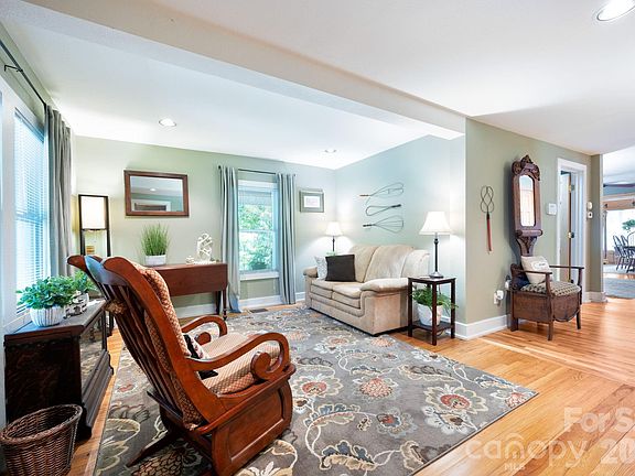 4th image of 90 Jonestown Rd