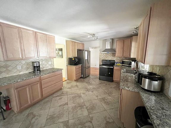 3rd image of 2015 Tolenas Ave