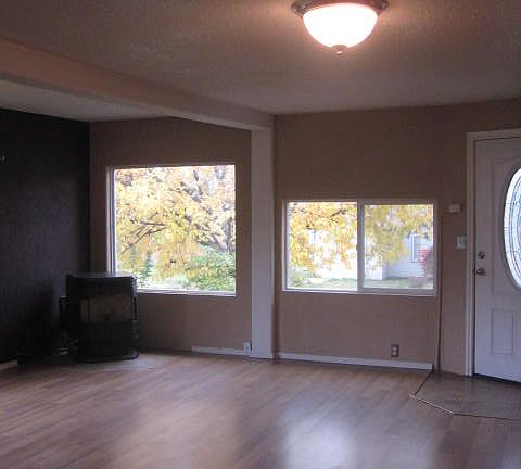 4th image of 410 W Bartlett Ave