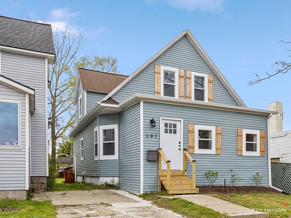 2nd image of 107 E Congress St