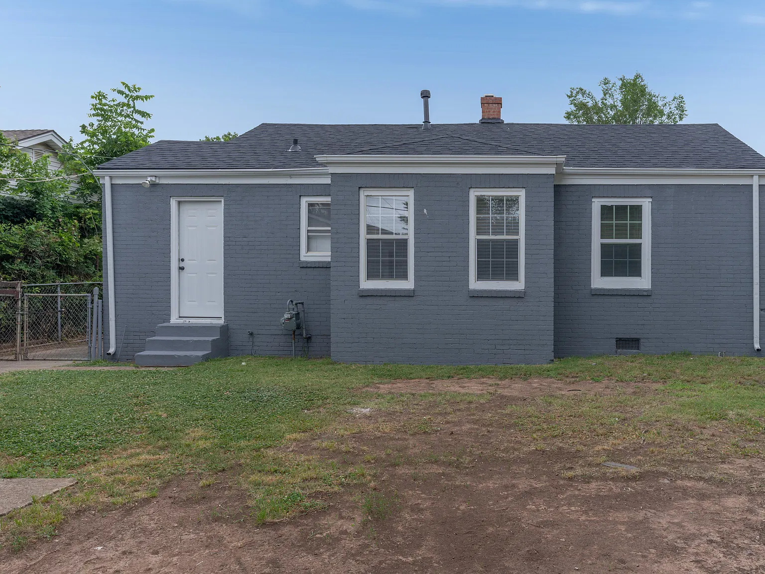 3 bed, 1000 sqft, $1,200 — Photo 2