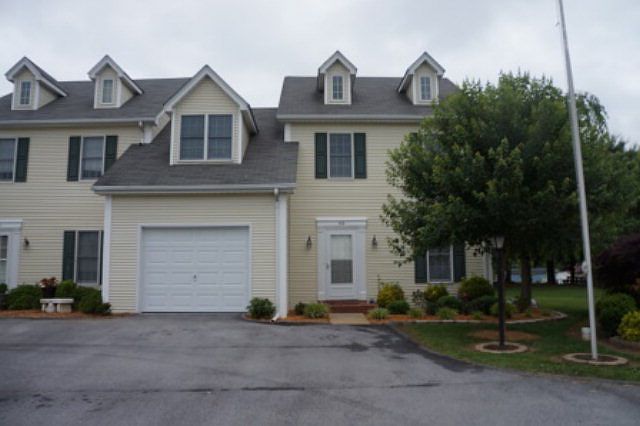 1st image of 858 Barclay Dr