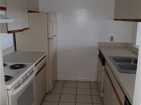 4th image of 2271 1st St #16