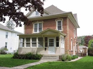 604 Decorah Ave, Decorah, IA 52101