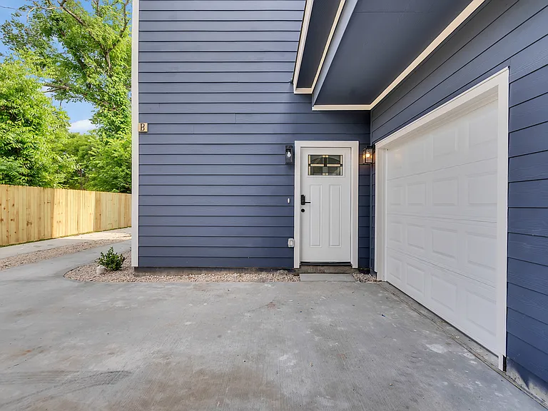 8102 Crestview Dr #B — Photo 23