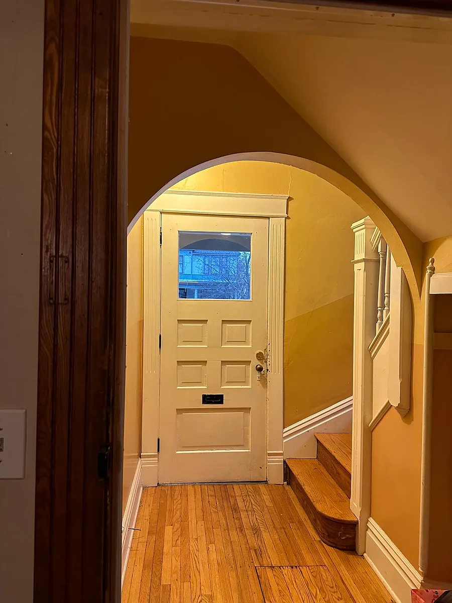 Shared front entry hall - 923 Fairmount St SE #1