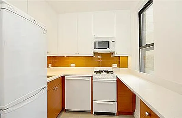 Sold by Buchbinder & Warren | media 21