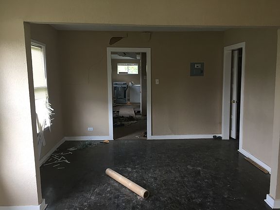 2nd image of 2435 W Mistletoe Ave