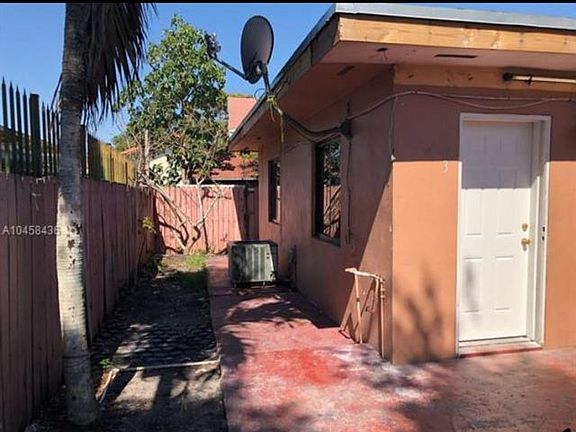 4th image of 2460 NW 15th St