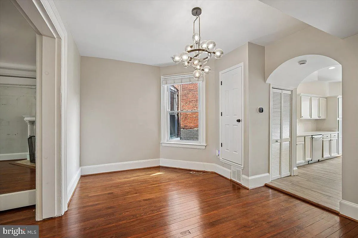 3 bed, 2214 sqft, $3,900 — Photo 4