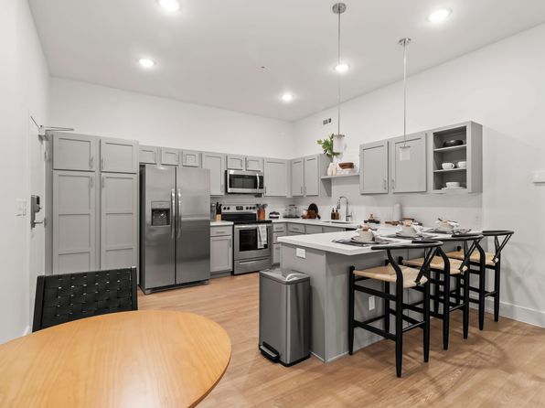 301 SE G St #211