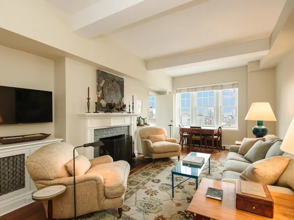 302 West 12th Street image 1 of 8