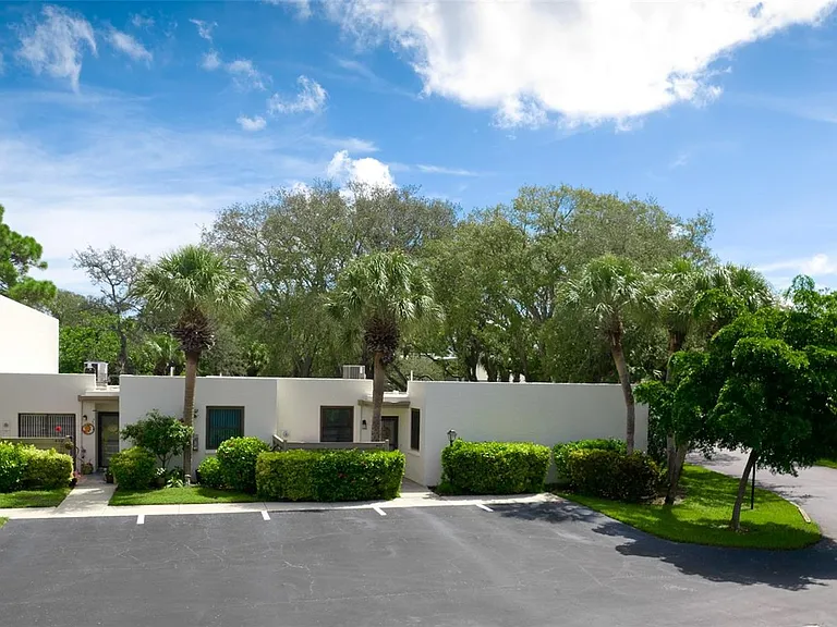 401 Palm Tree Dr — Photo 14