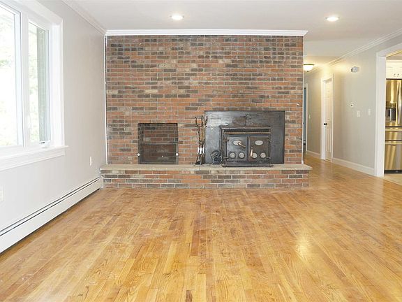 5th image of 45 Greentree Dr S