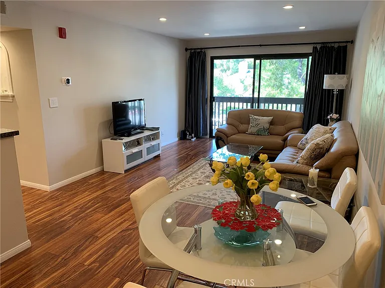 22100 Burbank Blvd #22100 — Photo 15