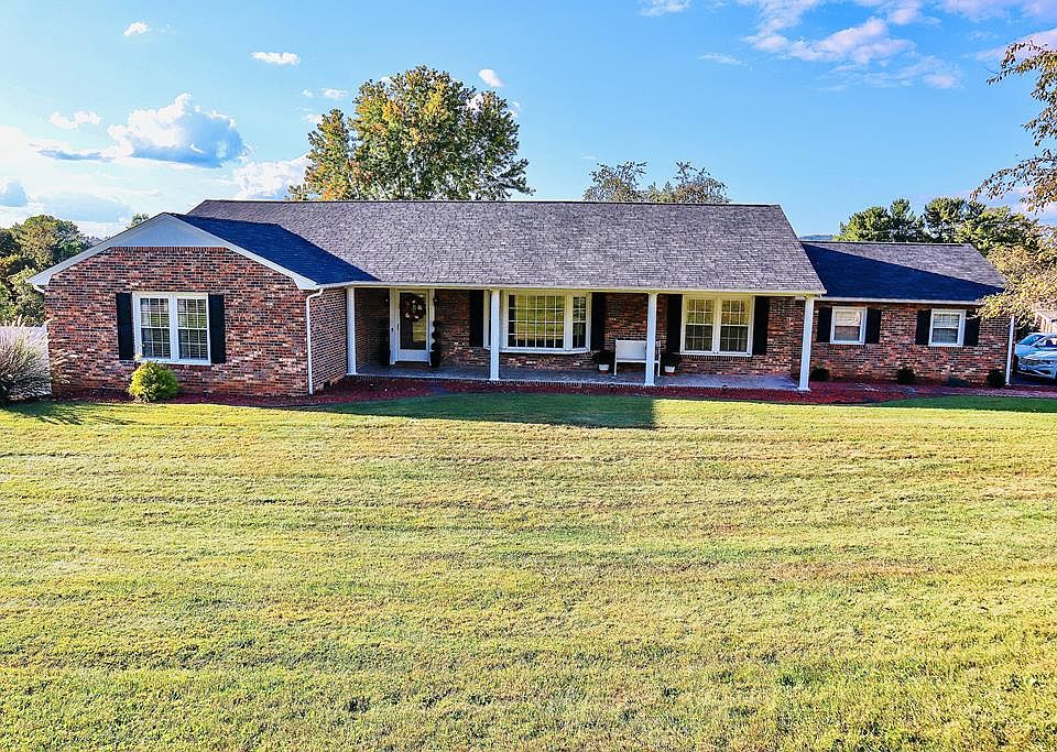 1st image of 206 Woodland Dr