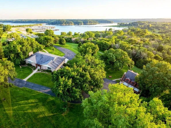 6257 W Lake Rd, Ozawkie, KS 66070