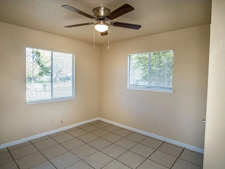 6916 Shady Grove Dr — Photo 13