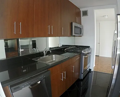 Rented by Solow Realty | media 7