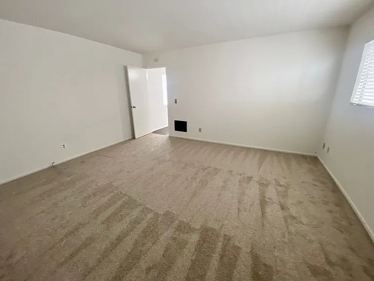 637 Manhattan Beach Blvd — Photo 12