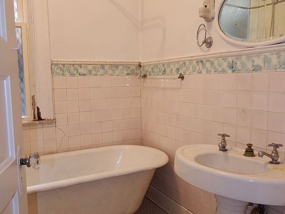 2nd image of 3040 Saint Paul St APT 2