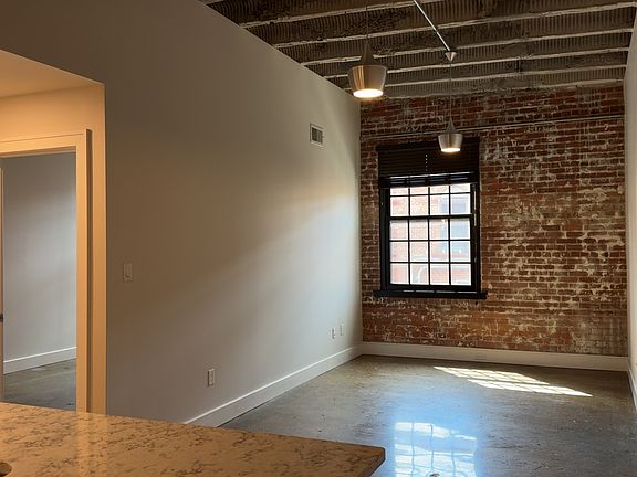 5th image of 40 E University Ave #202