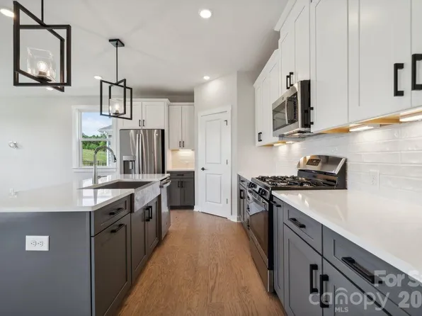 219 Goorawing Ln, Mooresville, NC 28115
