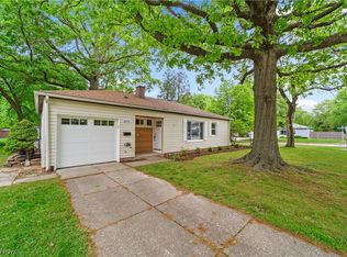6574 Aylesworth Dr, Parma Heights, OH 44130