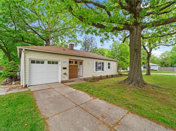 6574 Aylesworth Dr, Parma Heights, OH 44130