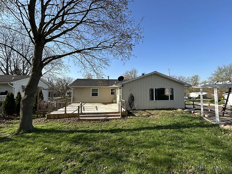 225 Bates St — Photo 14