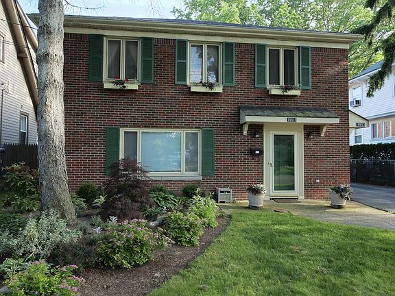 3rd image of 16915 Clifton Blvd