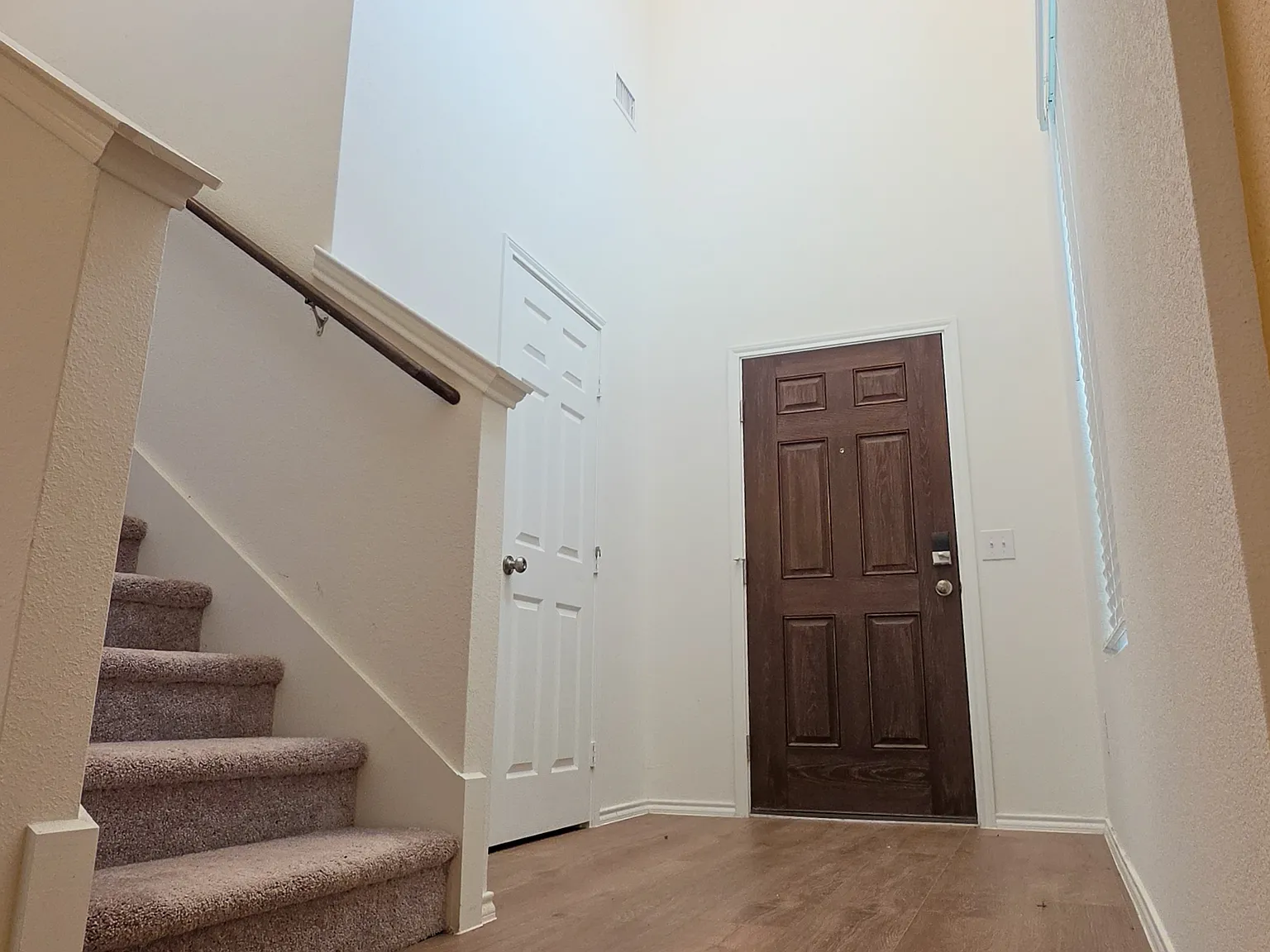 4 bed, 1893 sqft, $2,175 — Photo 4