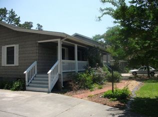 104 Pinewood Acres Dr, Powells Point, NC 27966