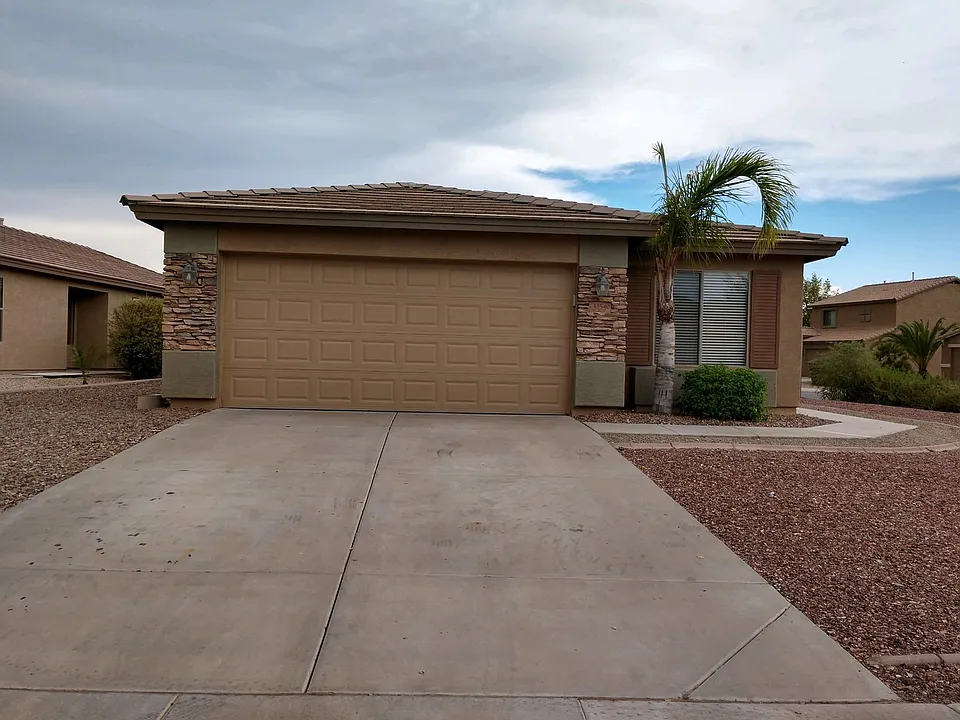 43540 W Bedford Dr