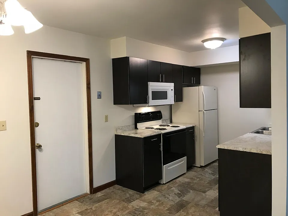 New kitchen cabinets and countertop!