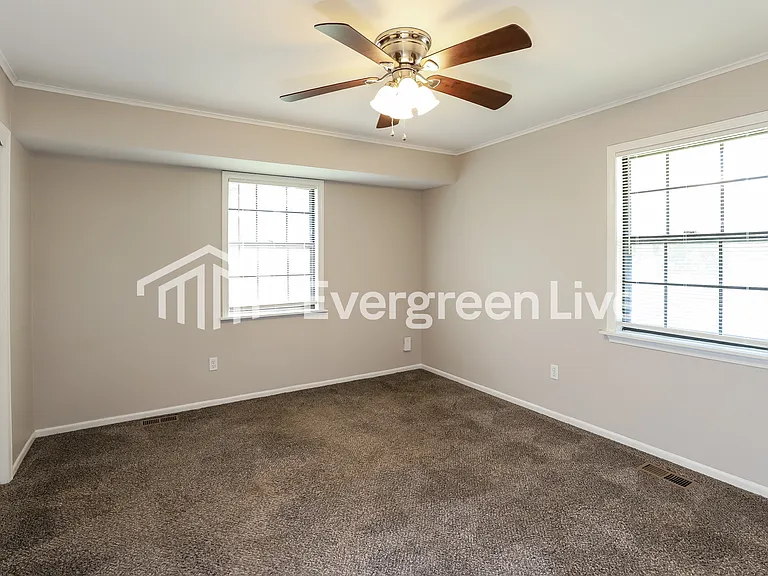 219 SE Bordner Dr — Photo 6