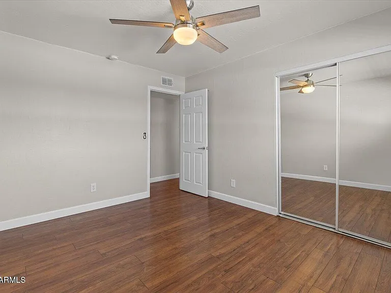 4233 N Miller Rd — Photo 25