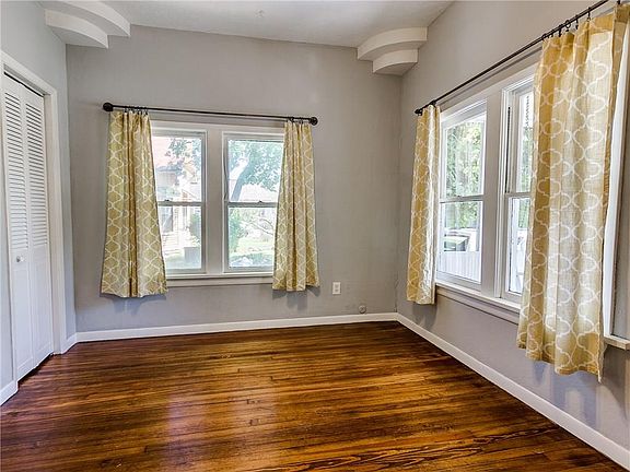 4th image of 207 E Daws St