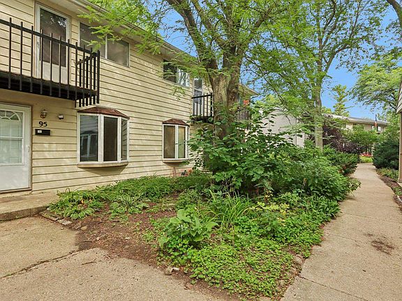 3rd image of 95 S Lakewood Gdns